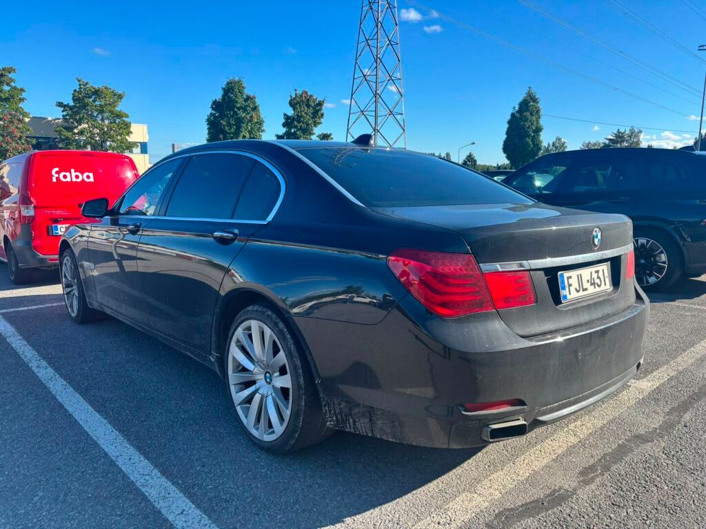 BMW 750 2009 Musta