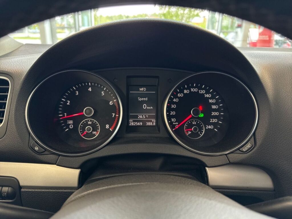 Volkswagen Golf 2009 Valkoinen