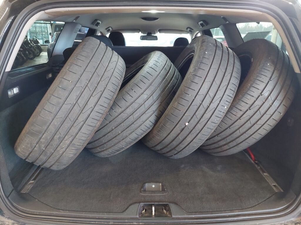 Volvo V70 2010 Musta