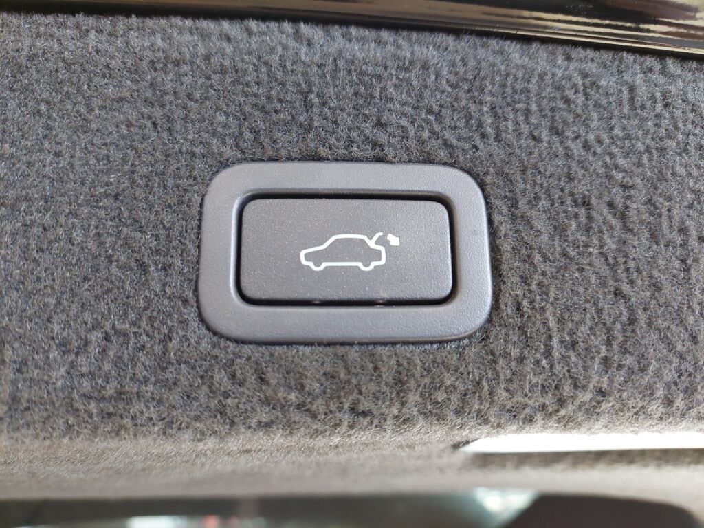 Volvo V70 2010 Musta