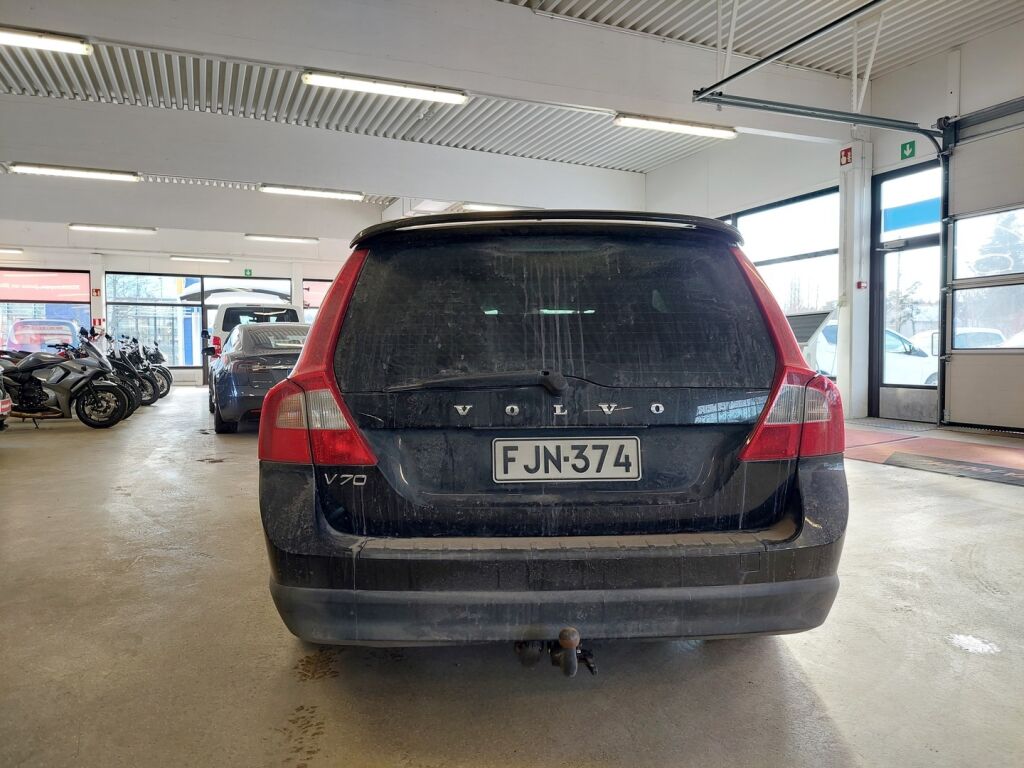Volvo V70 2010 Musta