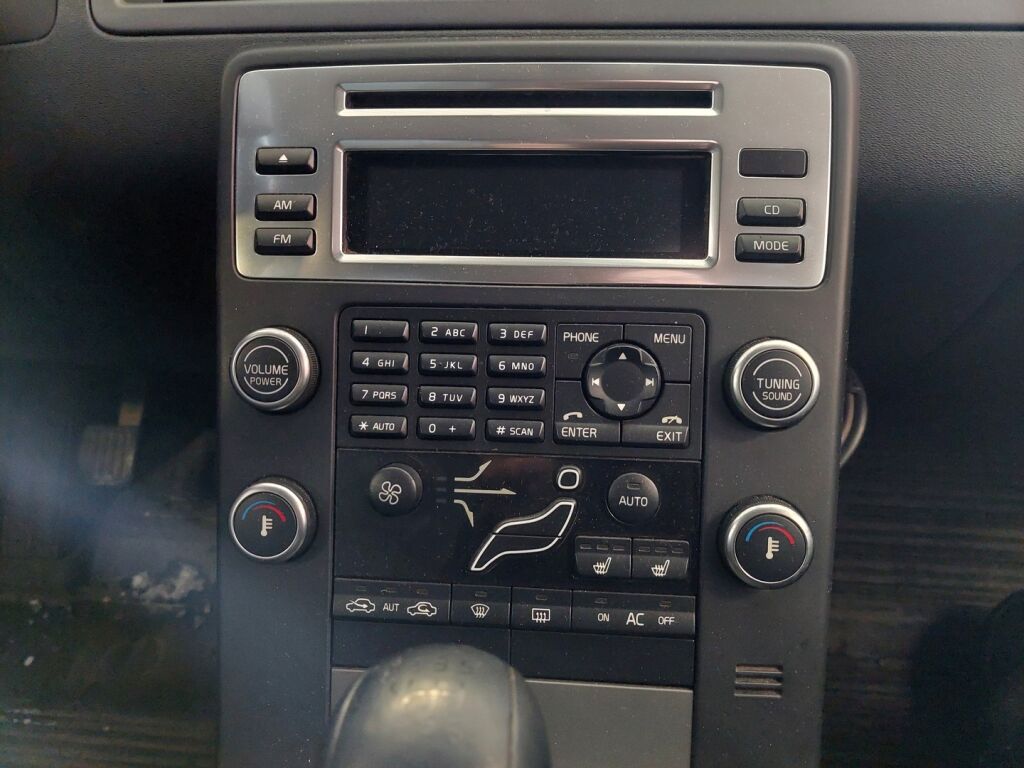 Volvo V70 2010 Musta