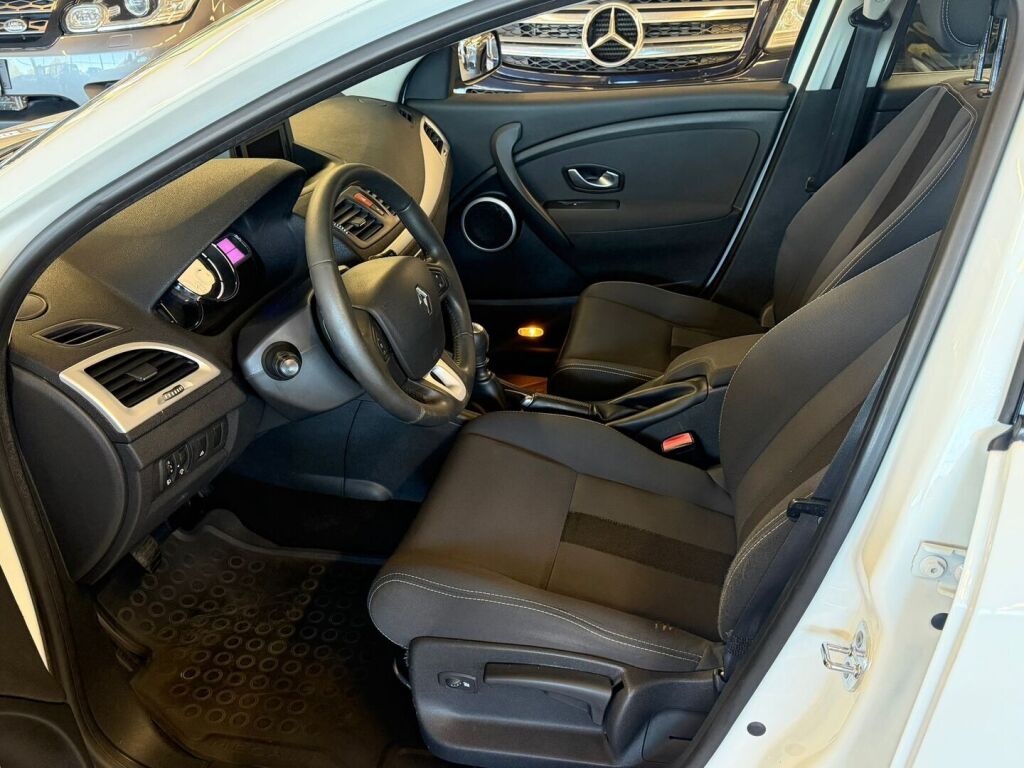 Renault Megane 2010 Valkoinen