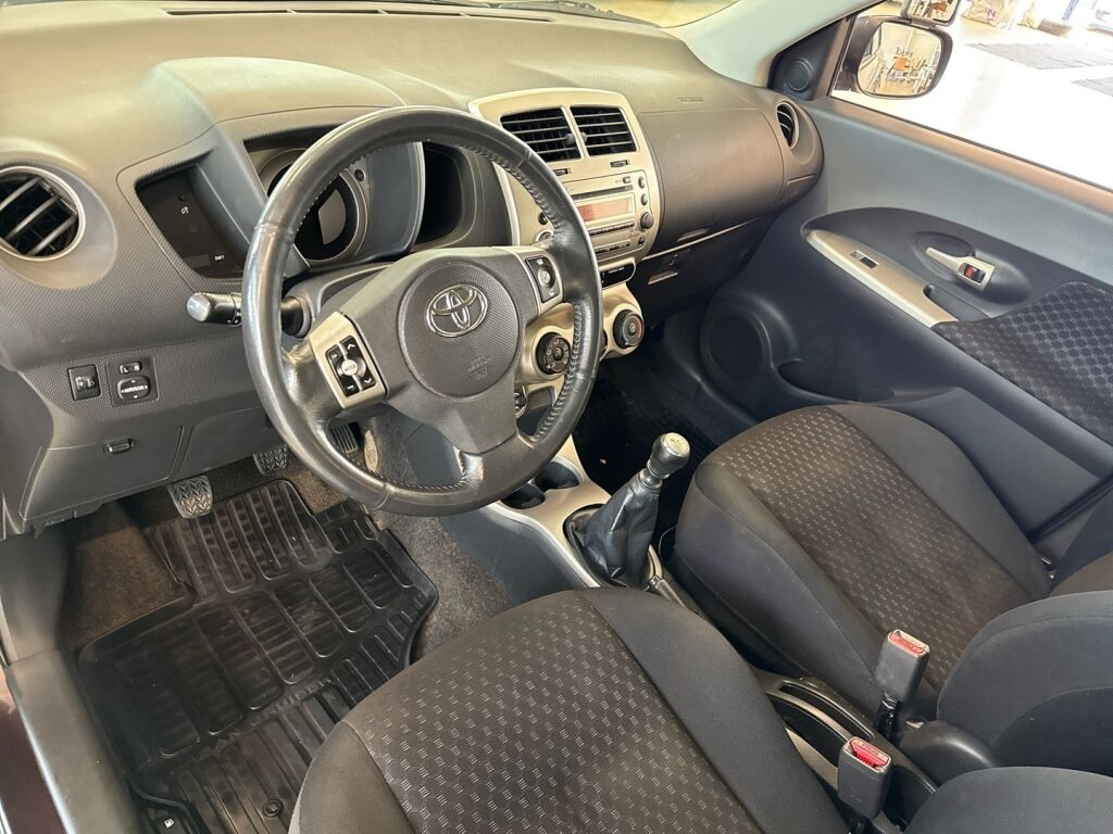 Toyota Urban Cruiser 2011 Violetti