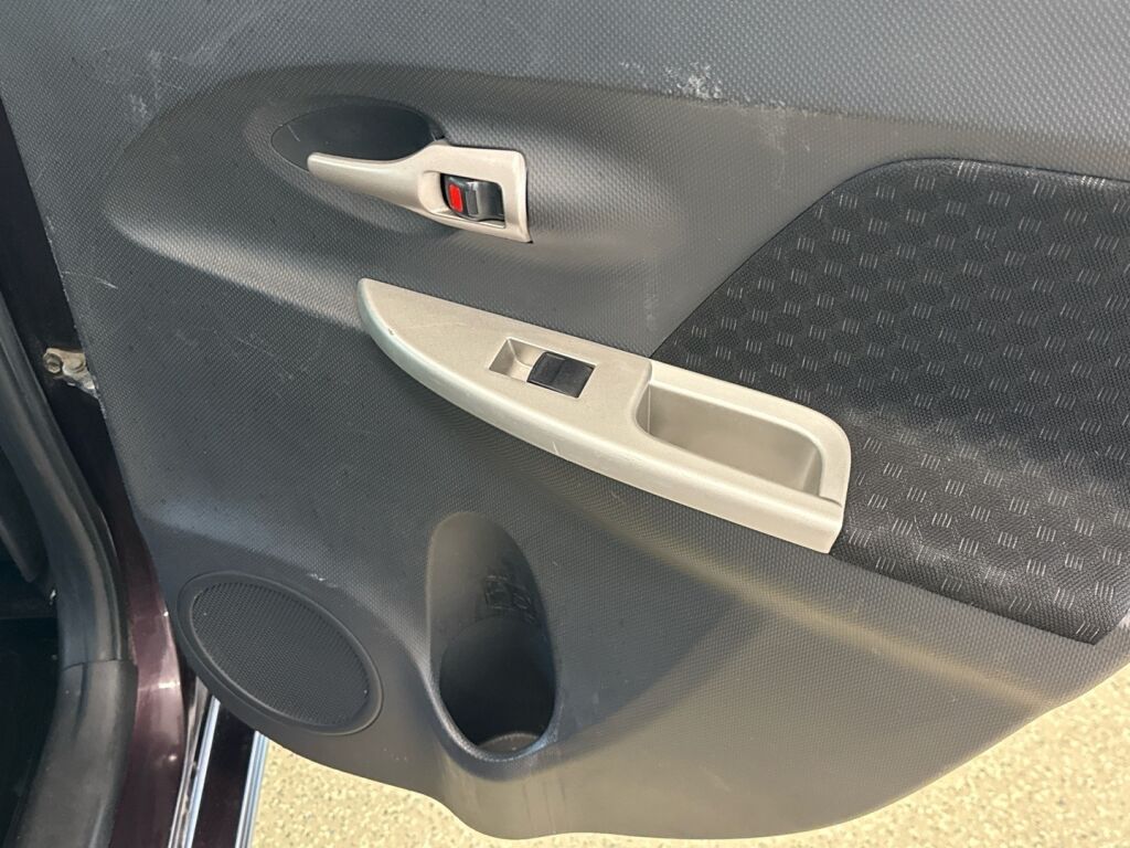 Toyota Urban Cruiser 2011 Violetti