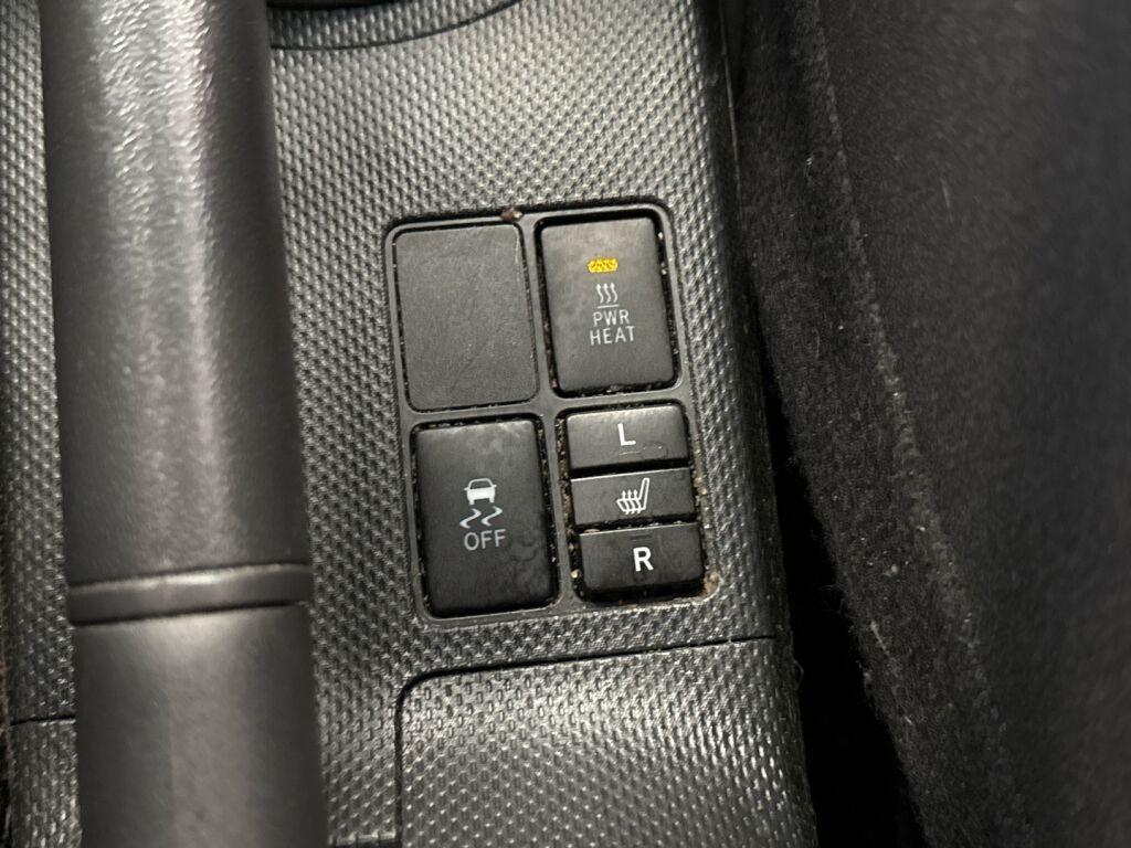 Toyota Urban Cruiser 2011 Violetti