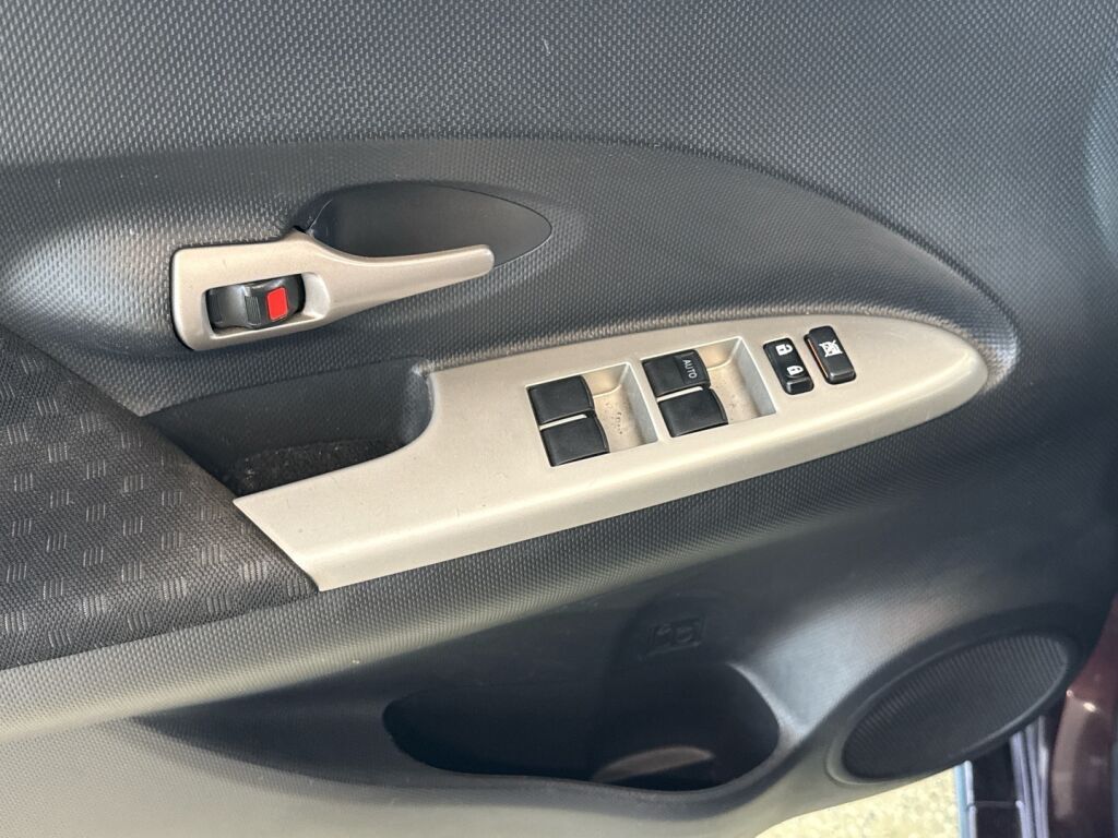 Toyota Urban Cruiser 2011 Violetti