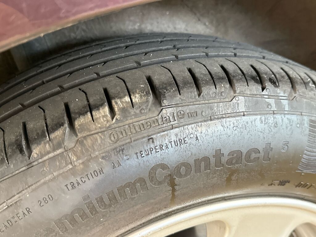 Toyota Urban Cruiser 2011 Violetti