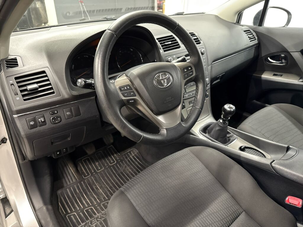 Toyota Avensis 2011 Hopea
