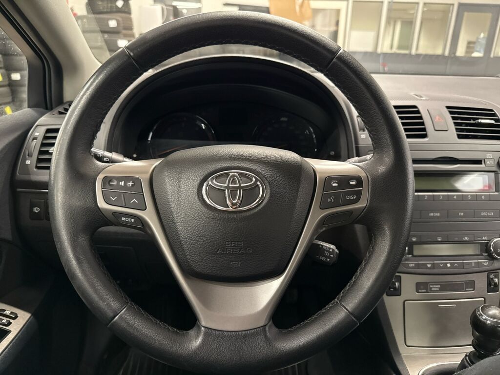 Toyota Avensis 2011 Hopea