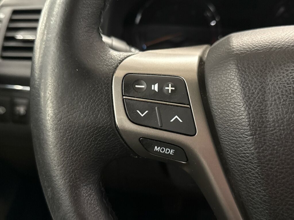 Toyota Avensis 2011 Hopea