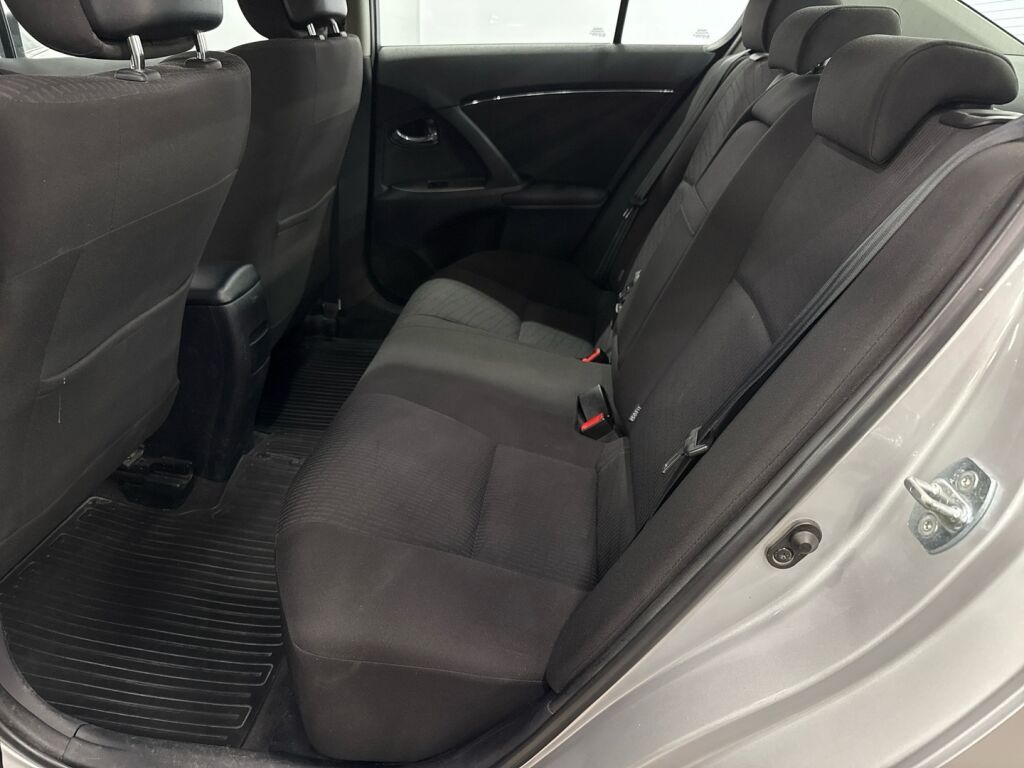 Toyota Avensis 2011 Hopea