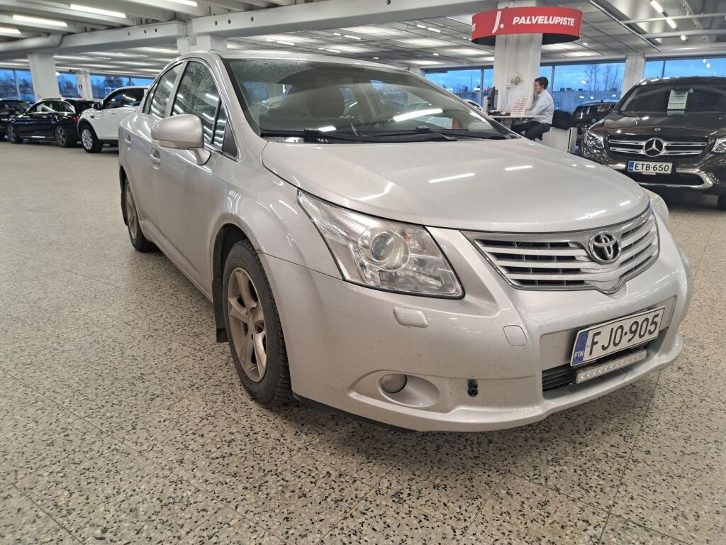 Toyota Avensis 2011 Hopea