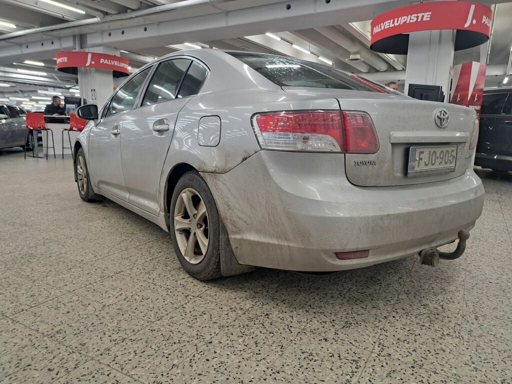 Toyota Avensis 2011 Hopea
