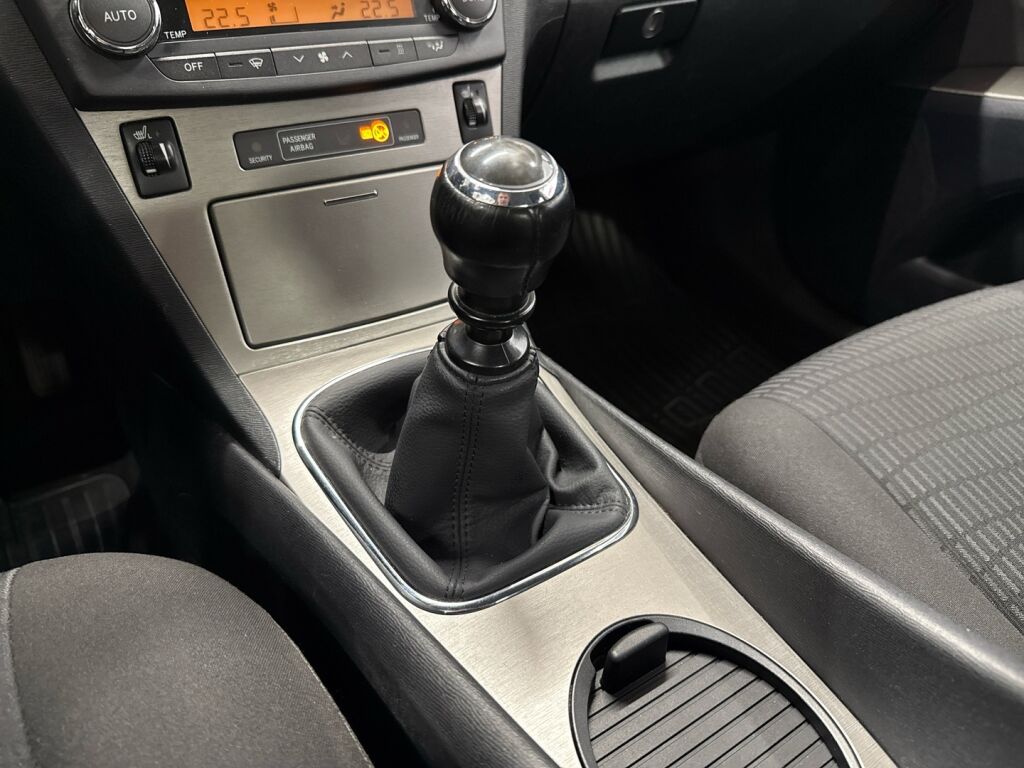 Toyota Avensis 2011 Hopea