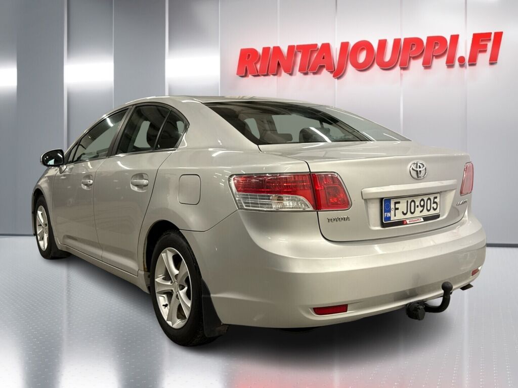 Toyota Avensis 2011 Hopea