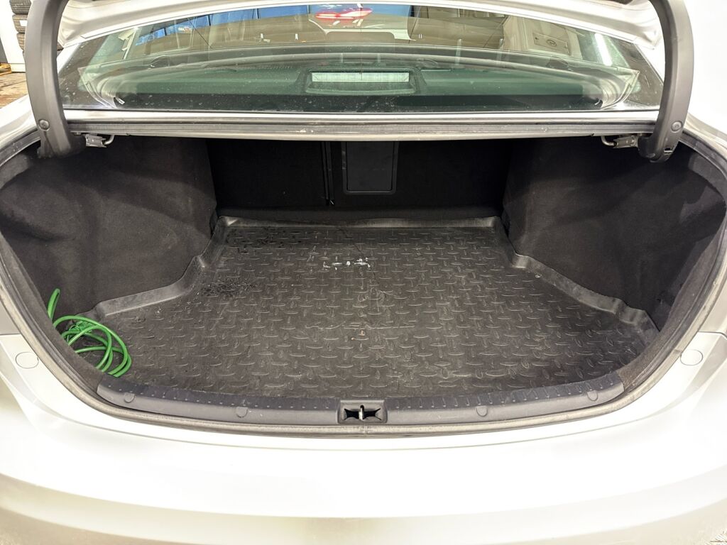 Toyota Avensis 2011 Hopea