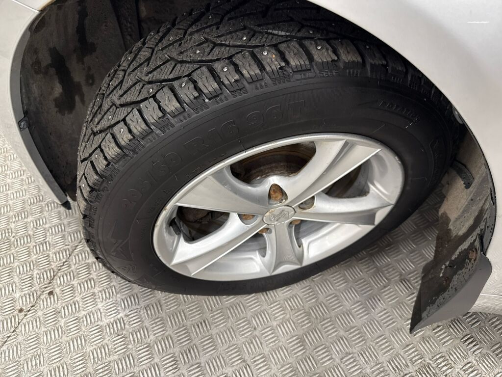 Toyota Avensis 2011 Hopea