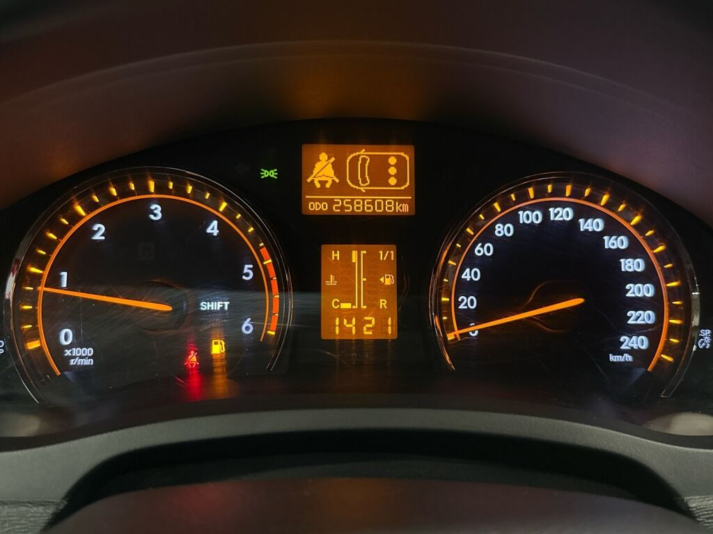 Toyota Avensis 2011 Hopea