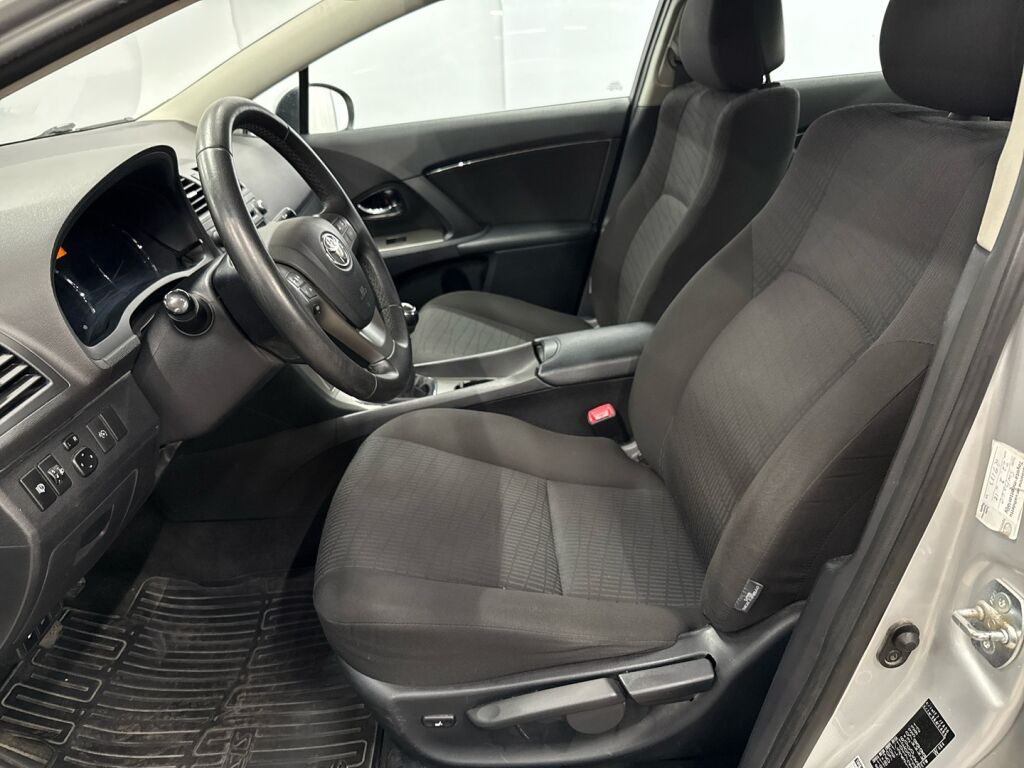 Toyota Avensis 2011 Hopea