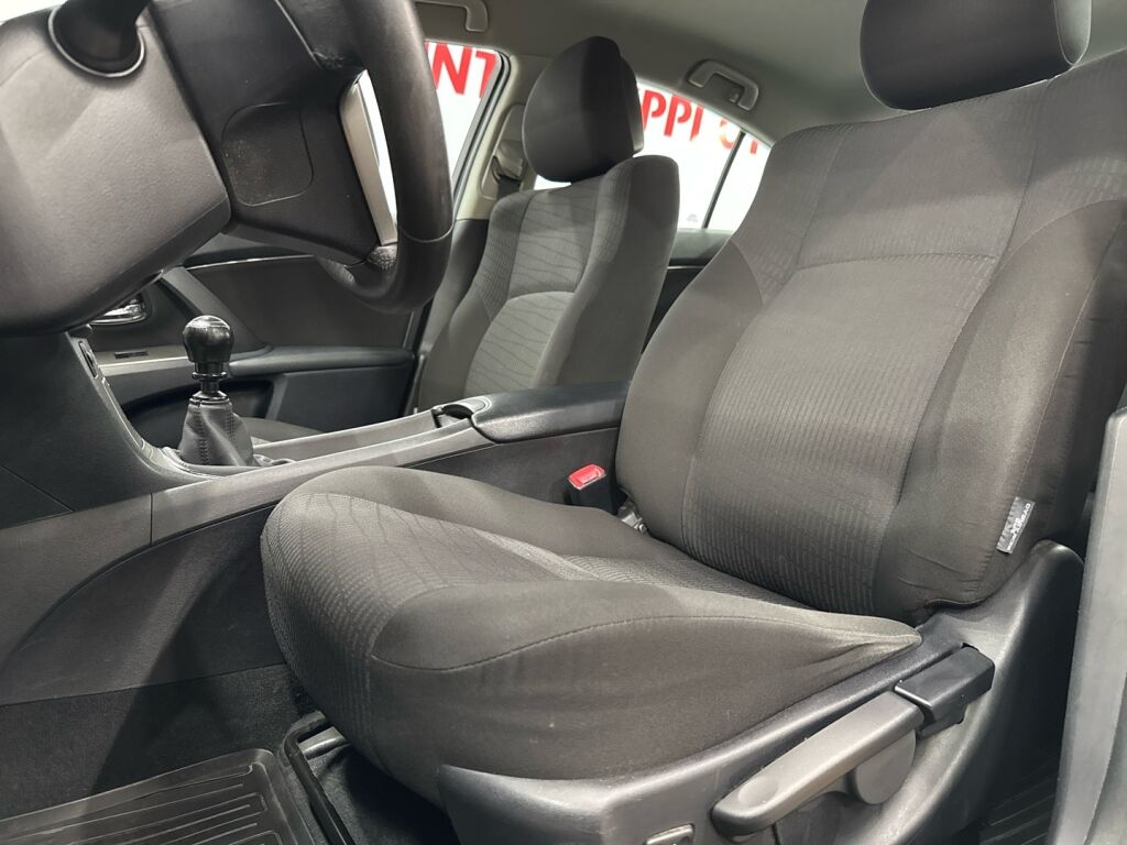 Toyota Avensis 2011 Hopea