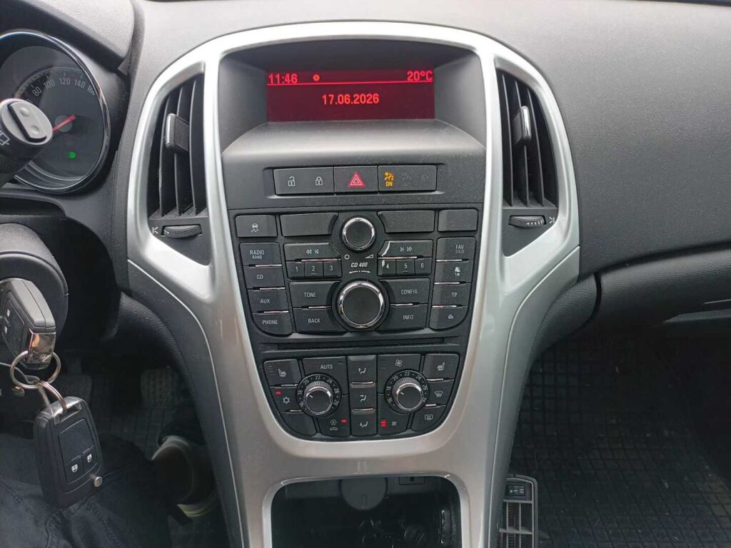 Opel Astra 2010 Violetti