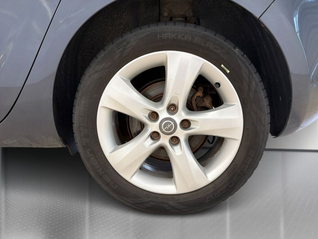 Opel Astra 2010 Violetti