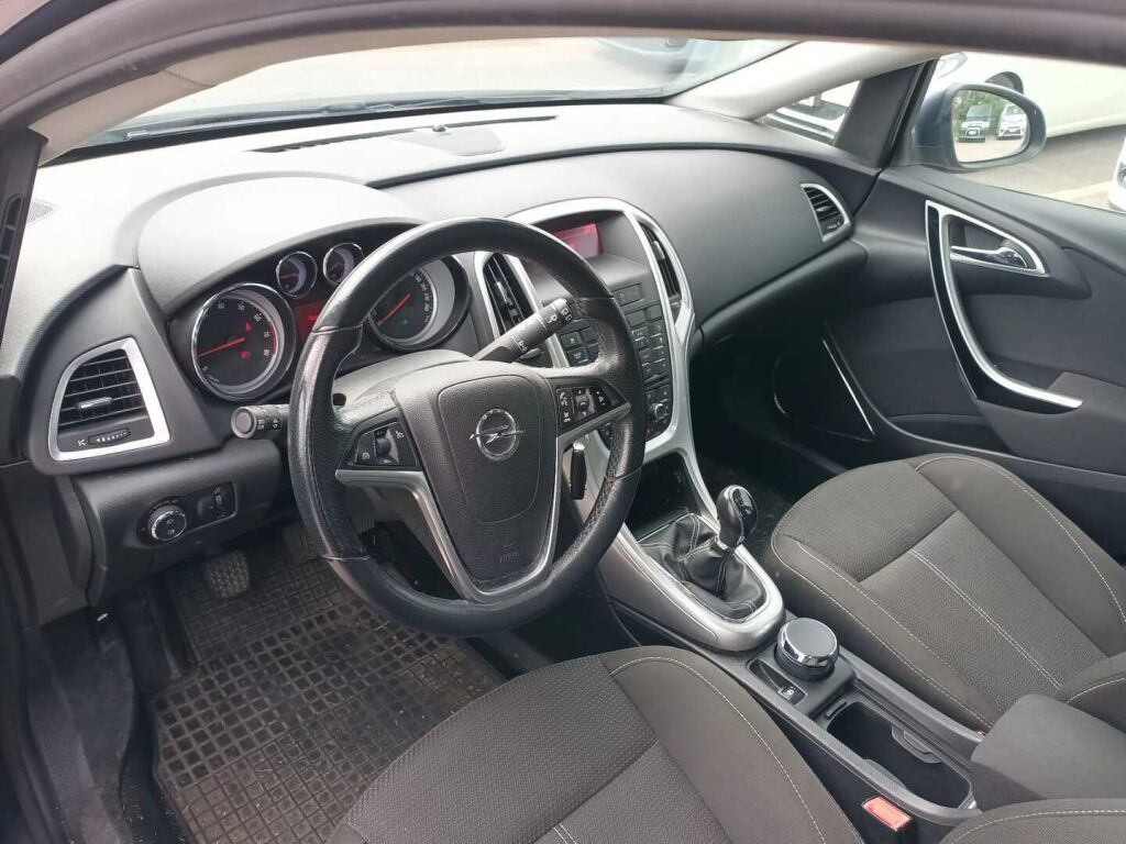 Opel Astra 2010 Violetti