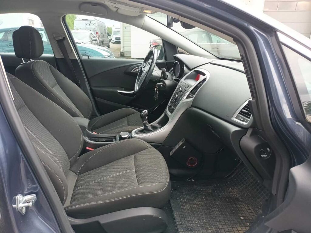 Opel Astra 2010 Violetti