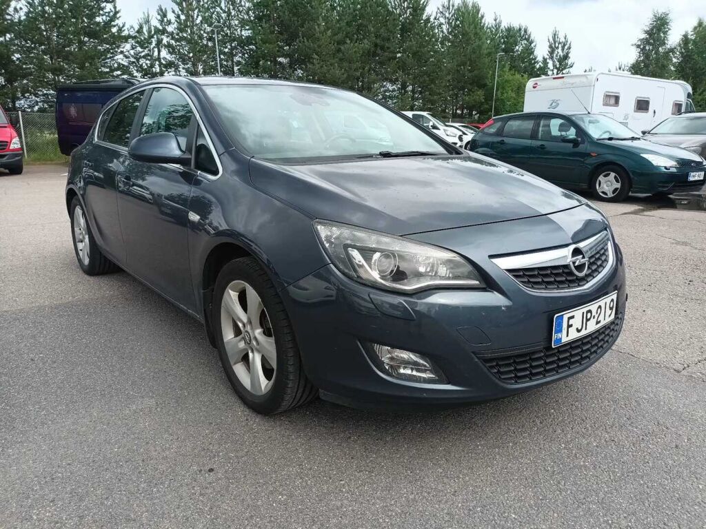 Opel Astra 2010 Violetti