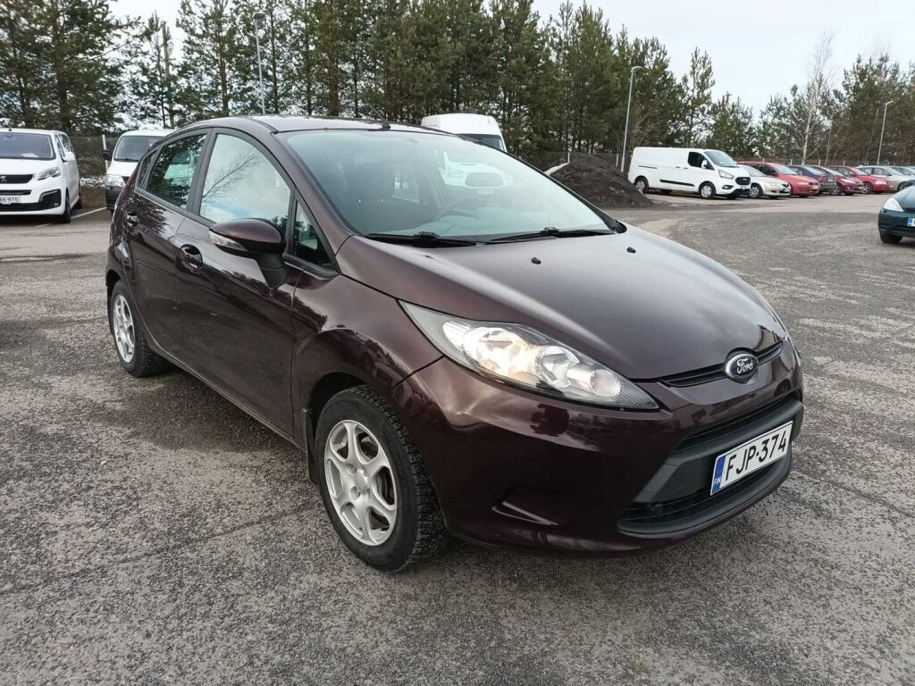 Ford Fiesta 2010 Punainen