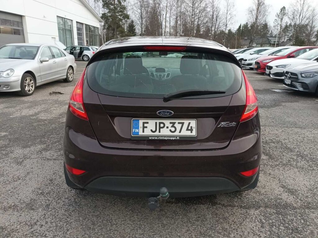 Ford Fiesta 2010 Punainen