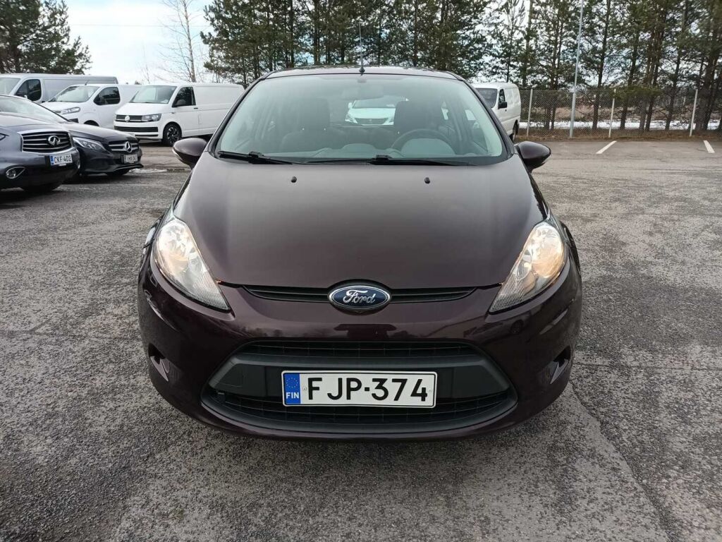 Ford Fiesta 2010 Punainen