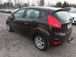 Ford Fiesta 2010 Punainen