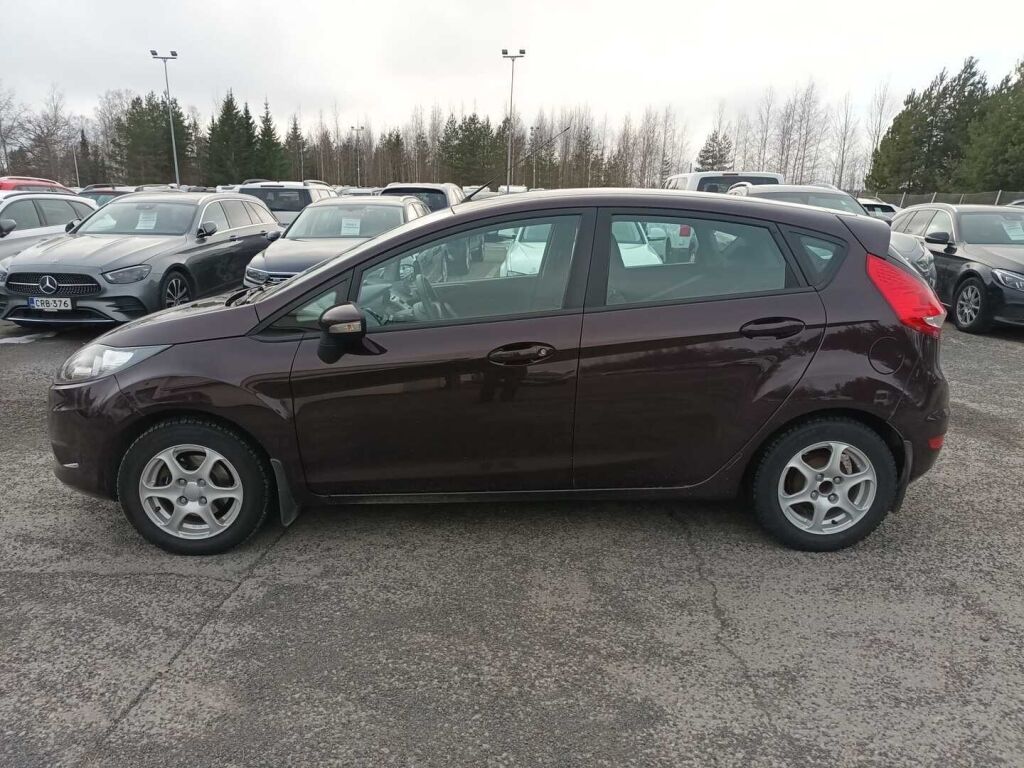 Ford Fiesta 2010 Punainen