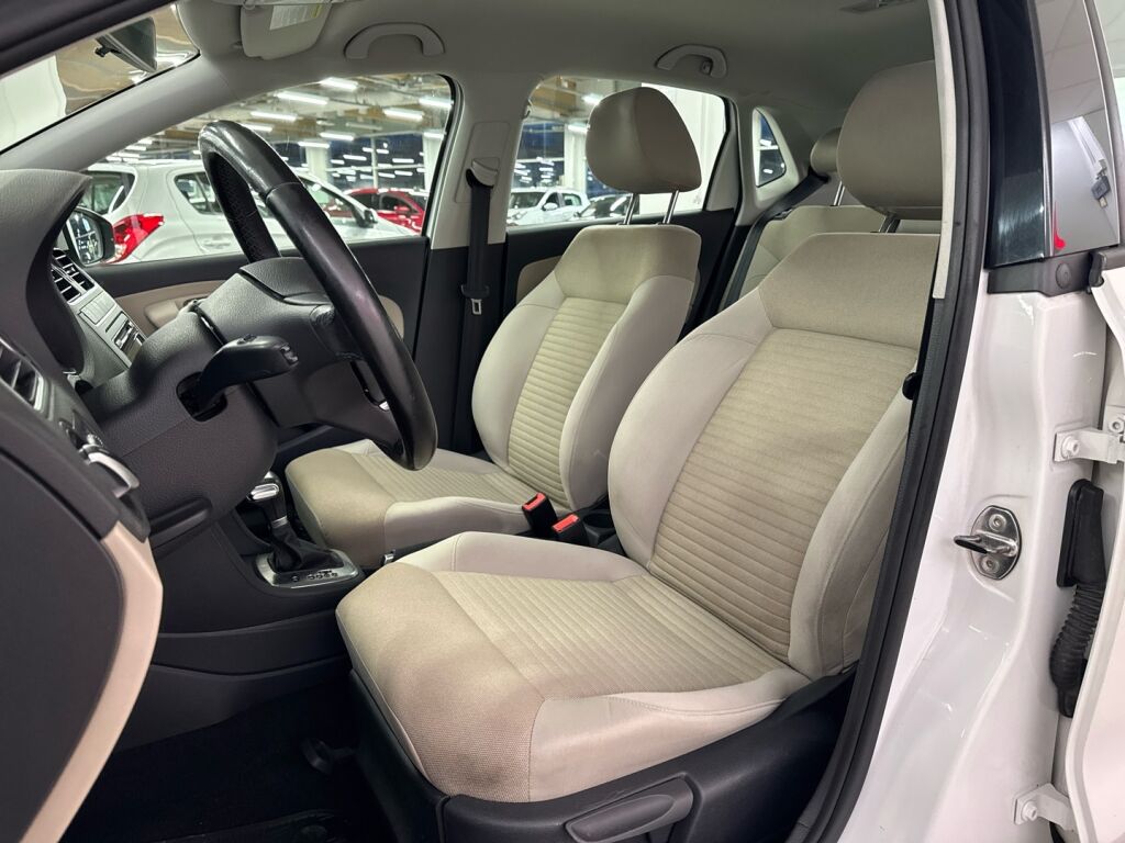 Volkswagen Polo 2010 Valkoinen