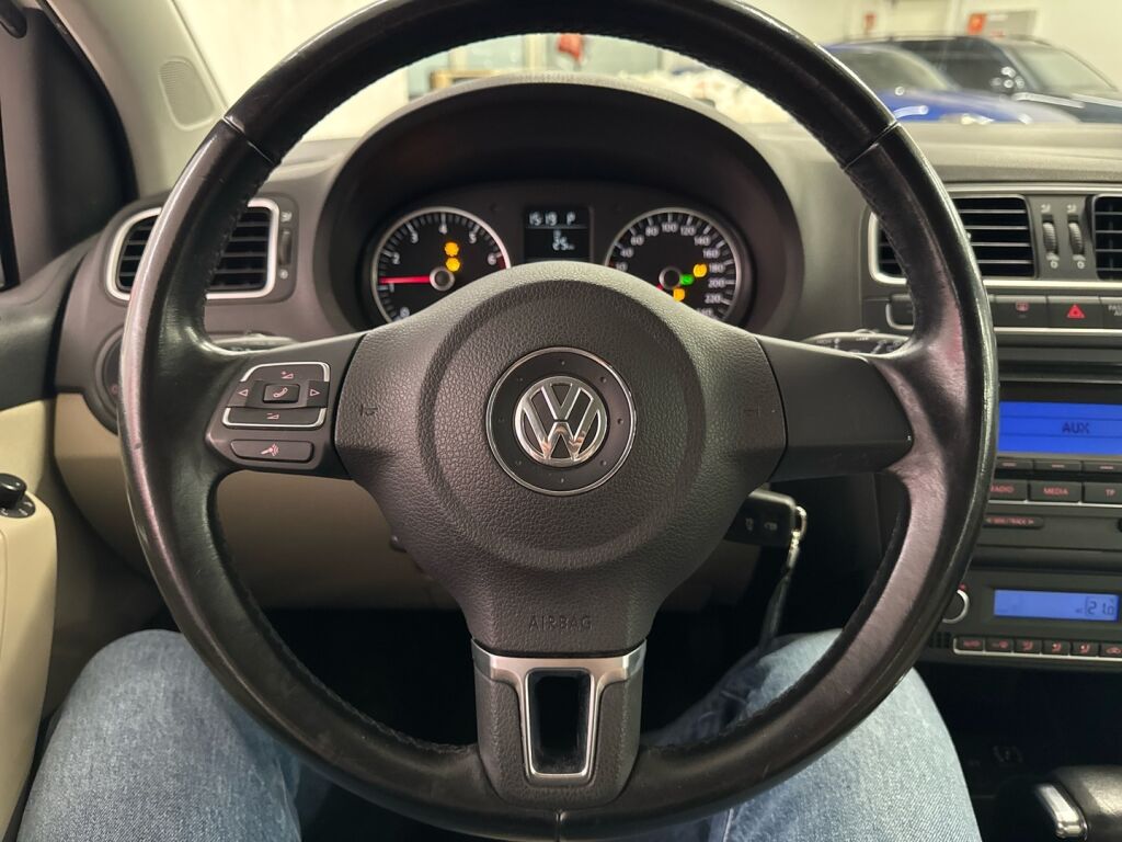 Volkswagen Polo 2010 Valkoinen