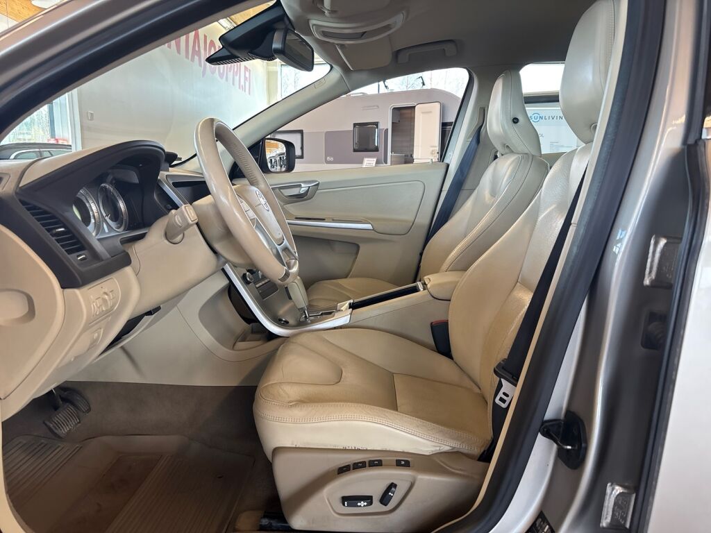 Volvo XC60 2010 Ruskea (beige)