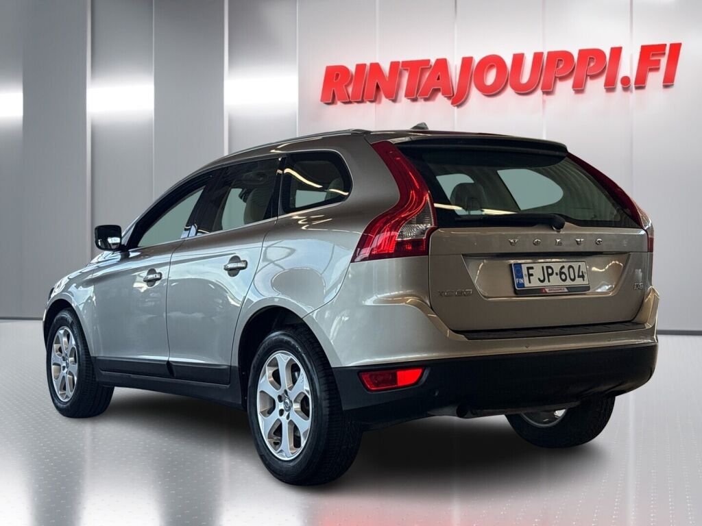 Volvo XC60 2010 Ruskea (beige)