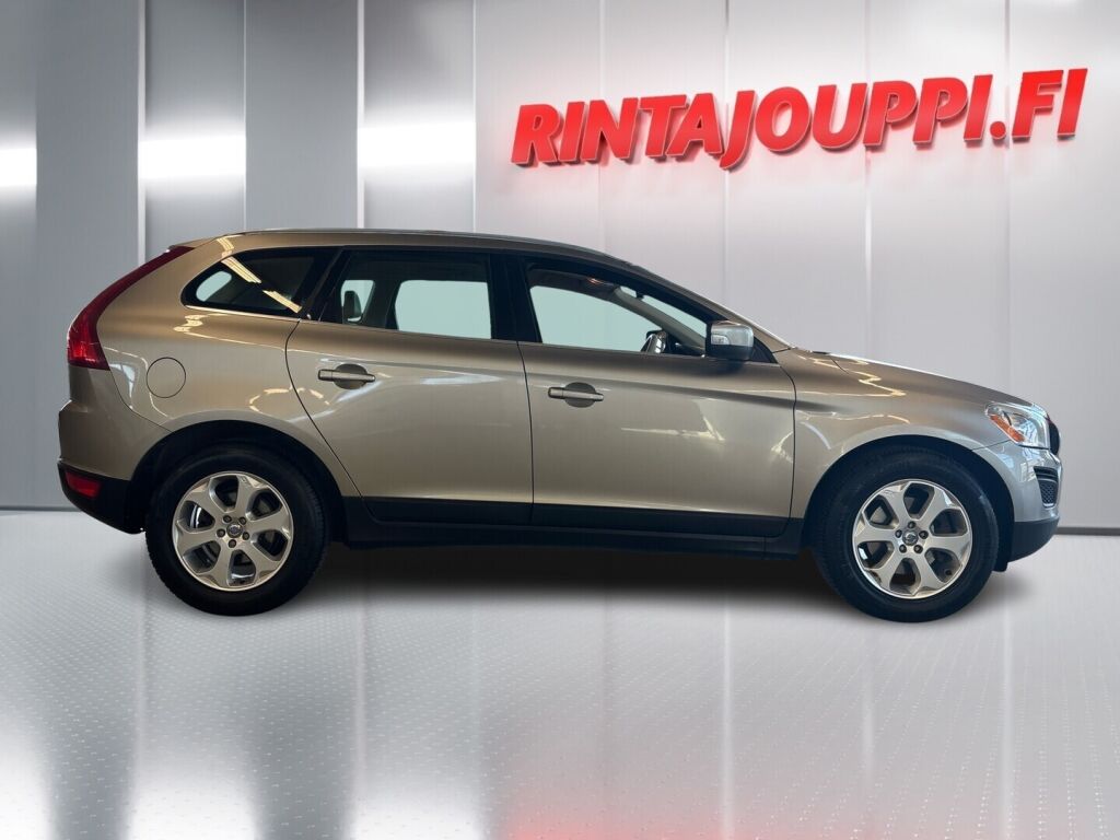 Volvo XC60 2010 Ruskea (beige)