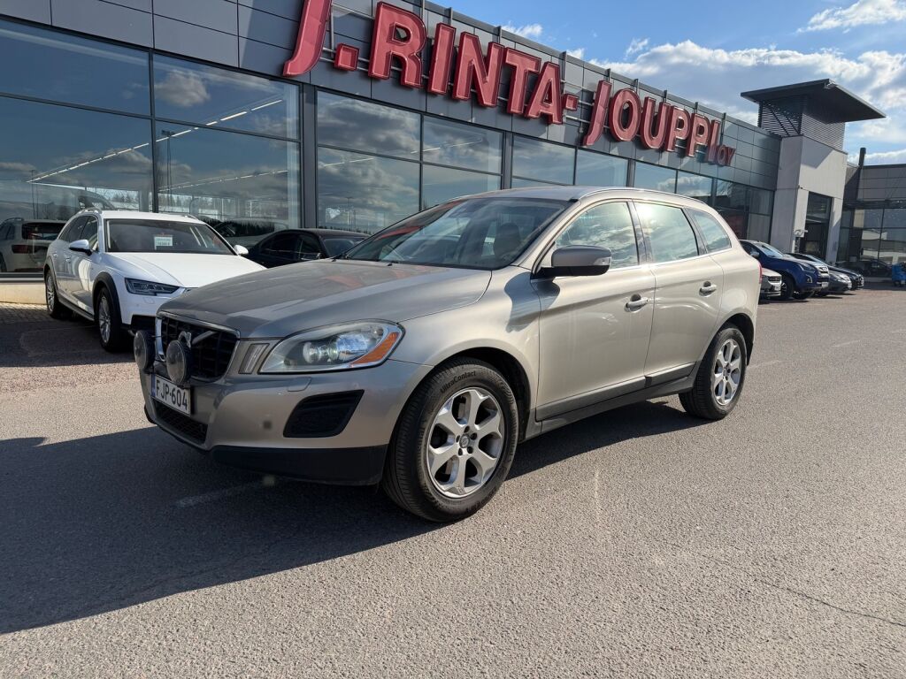 Volvo XC60 2010 Ruskea (beige)