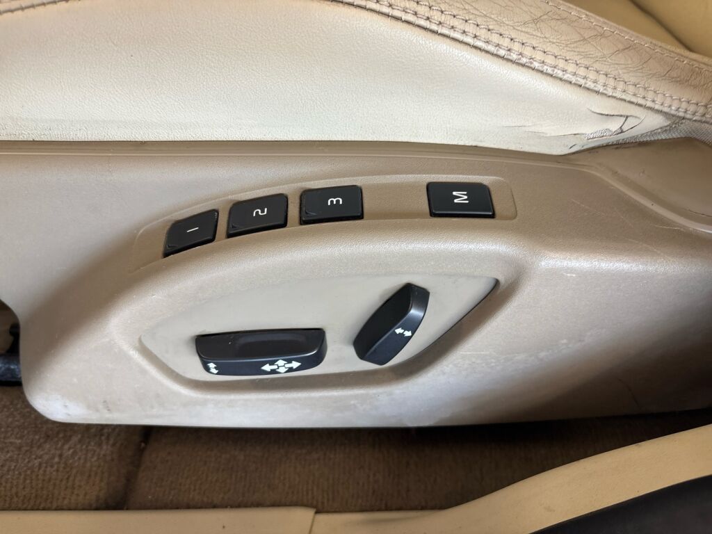 Volvo XC60 2010 Ruskea (beige)