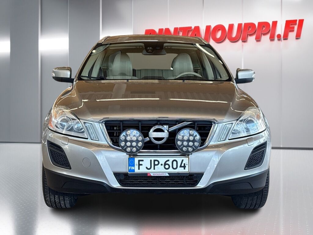Volvo XC60 2010 Ruskea (beige)