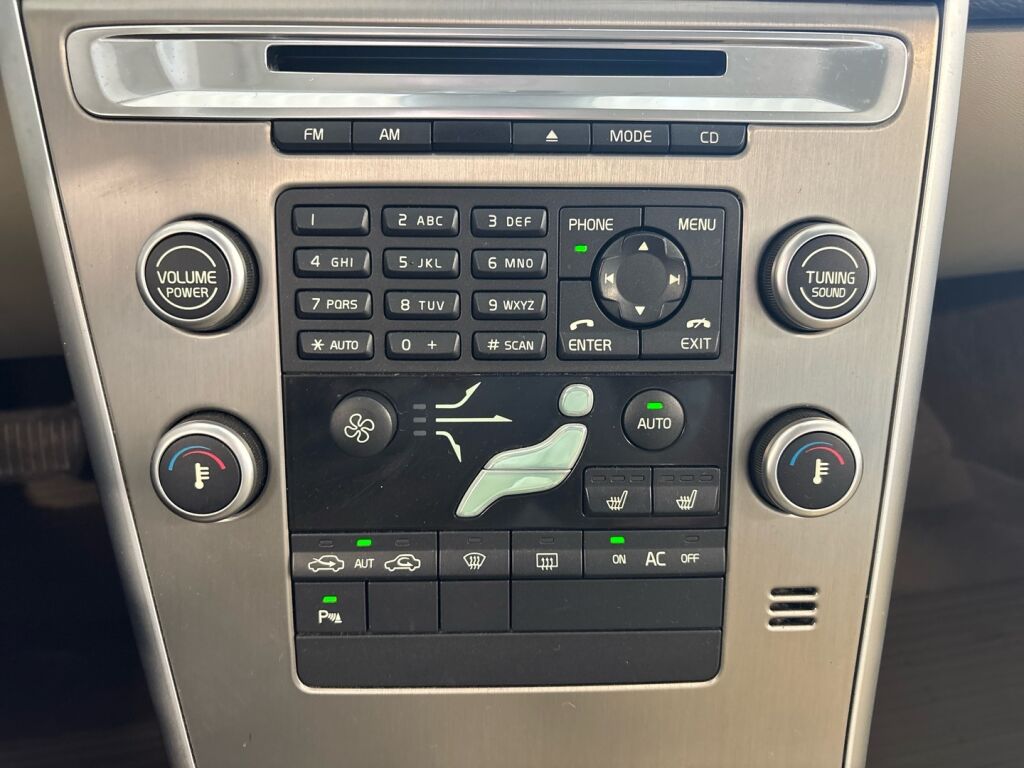 Volvo XC60 2010 Ruskea (beige)