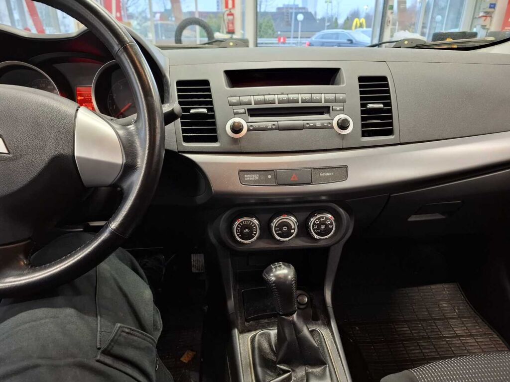 Mitsubishi Lancer 2010 Harmaa