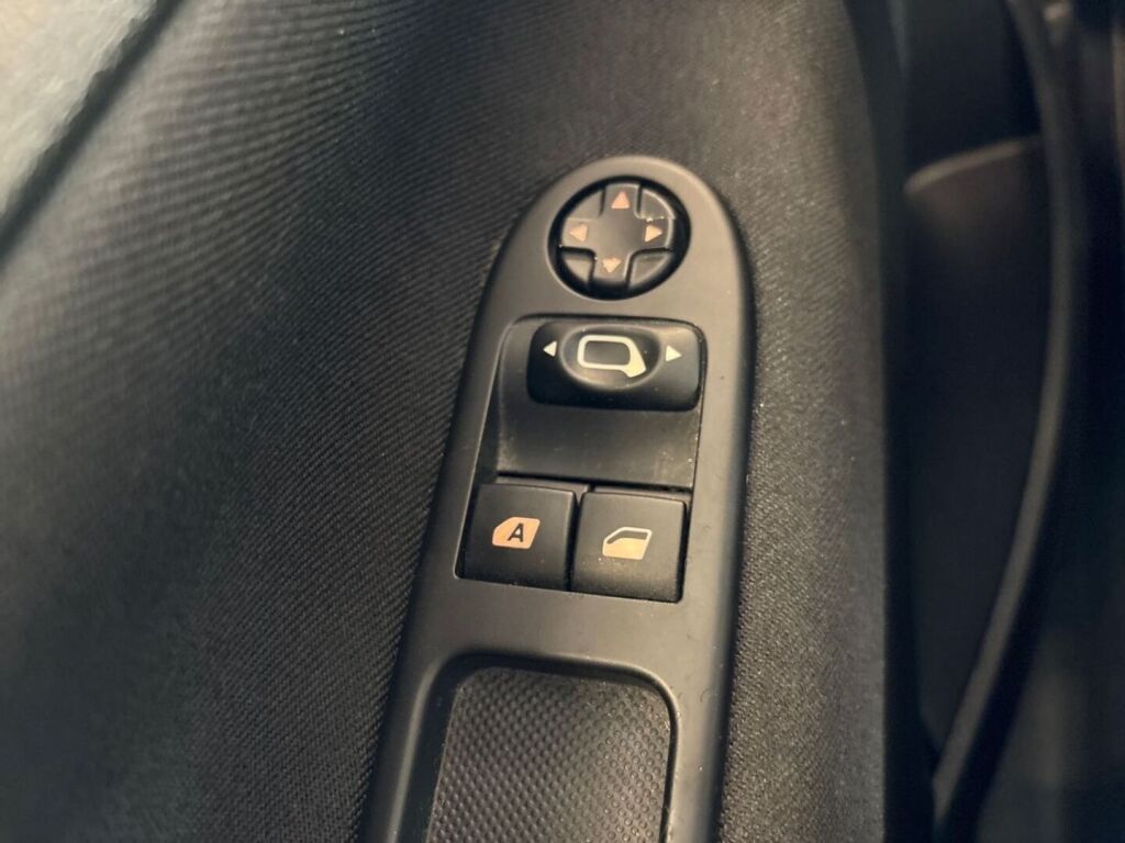 Peugeot 207 2010 Musta