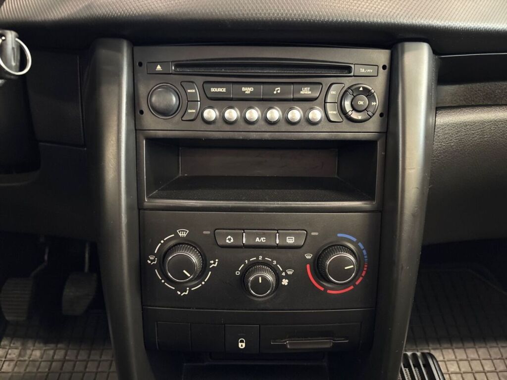 Peugeot 207 2010 Musta