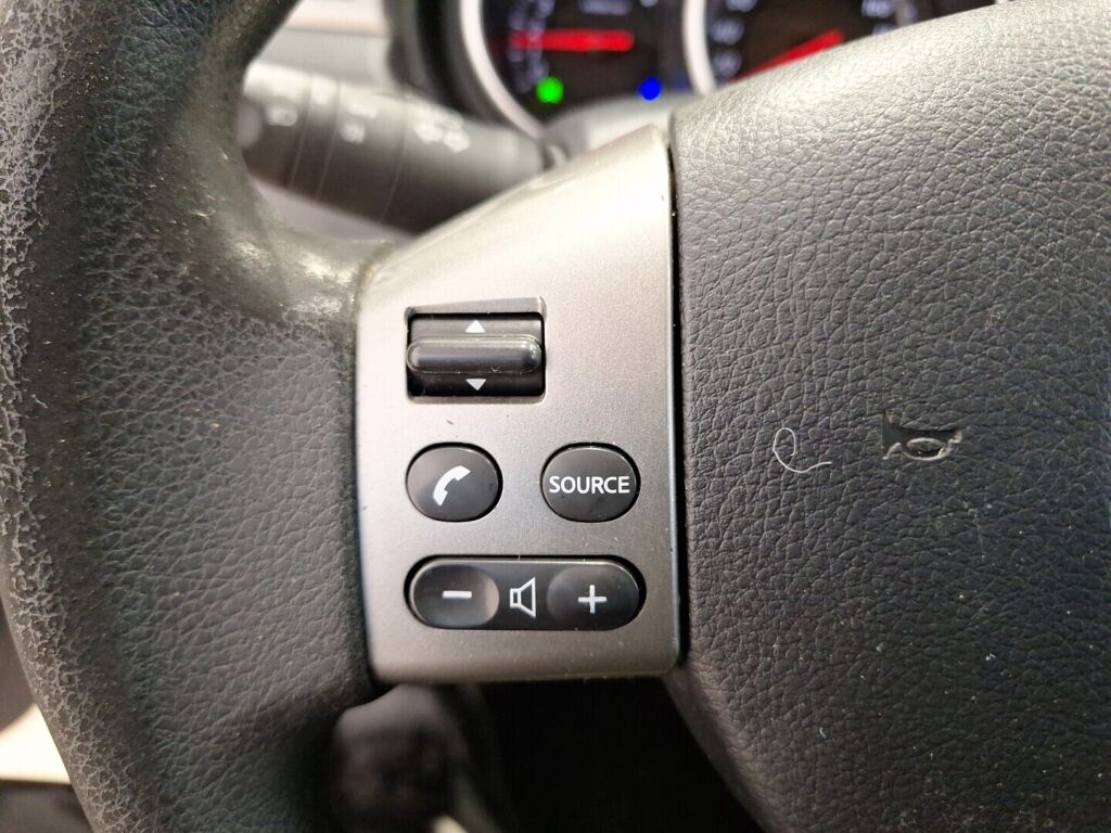 Nissan Tiida 2010 Hopea