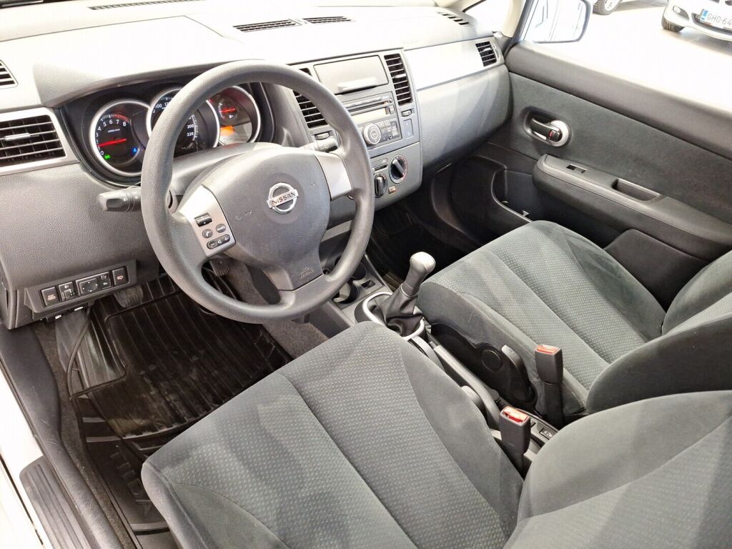 Nissan Tiida 2010 Hopea