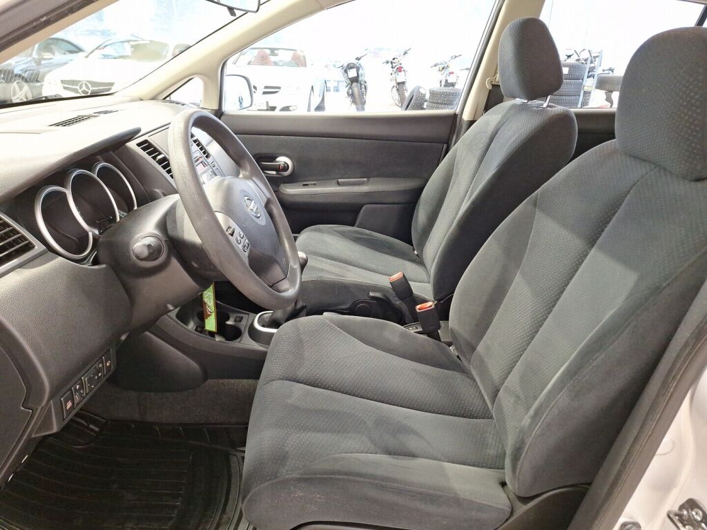 Nissan Tiida 2010 Hopea